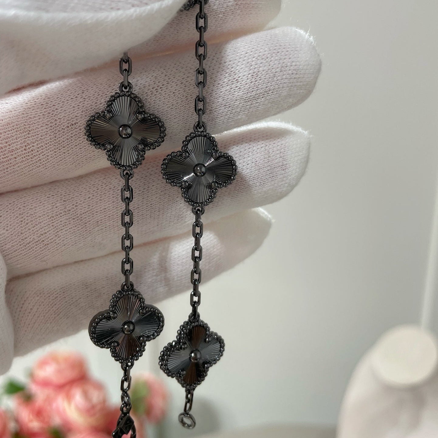 [⭐JeweliWhal]CLOVER 5 MOTIF BLACK BRACELET