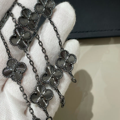 [⭐JeweliWhal]CLOVER 5 MOTIF BLACK BRACELET