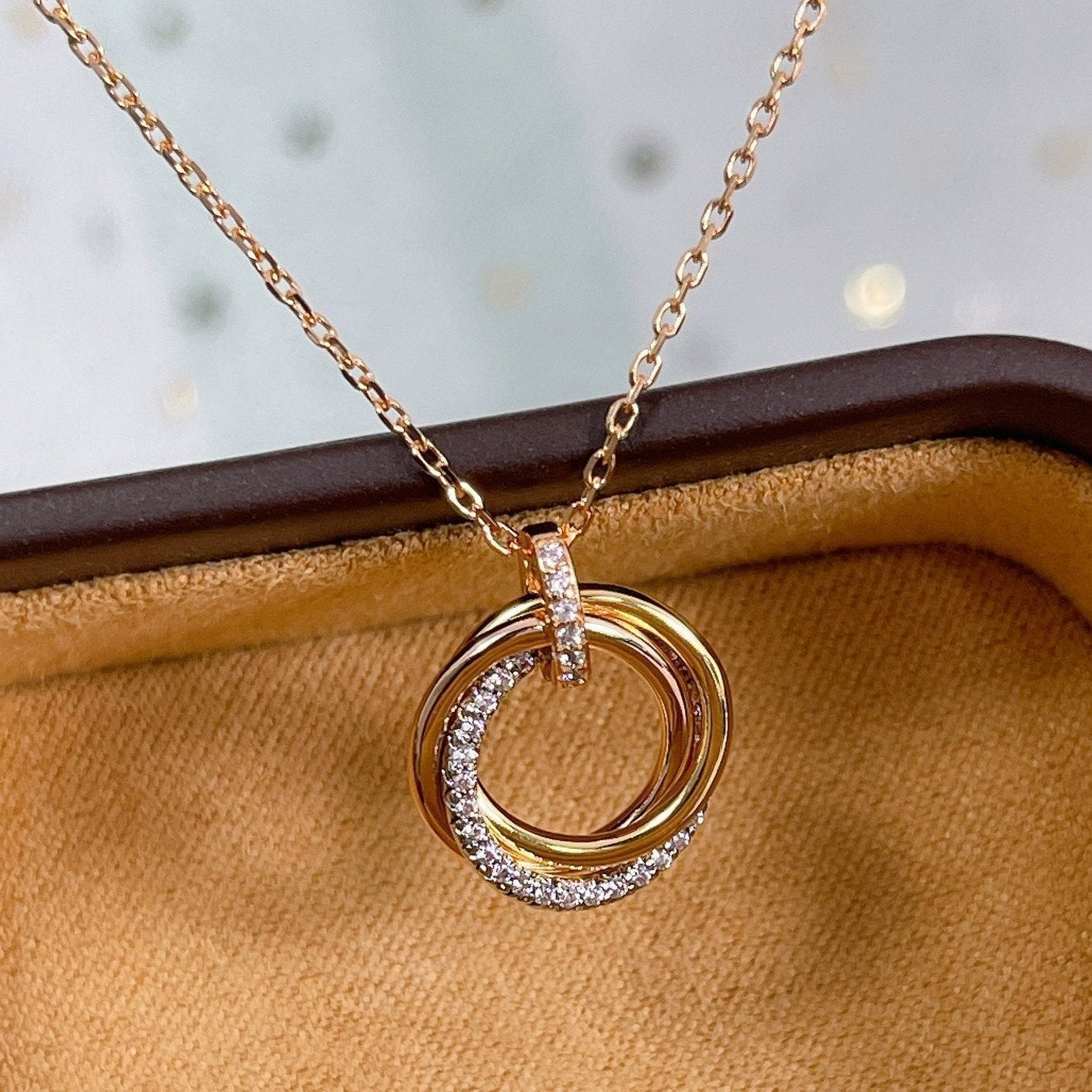 [⭐JeweliWhal]TRINITY NECKLACE SILVER GOLD PINK GOLD DIAMONDS