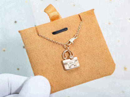 [⭐JeweliWhal]AMULETTE PEDANT ROSE GOLD NECKLACE