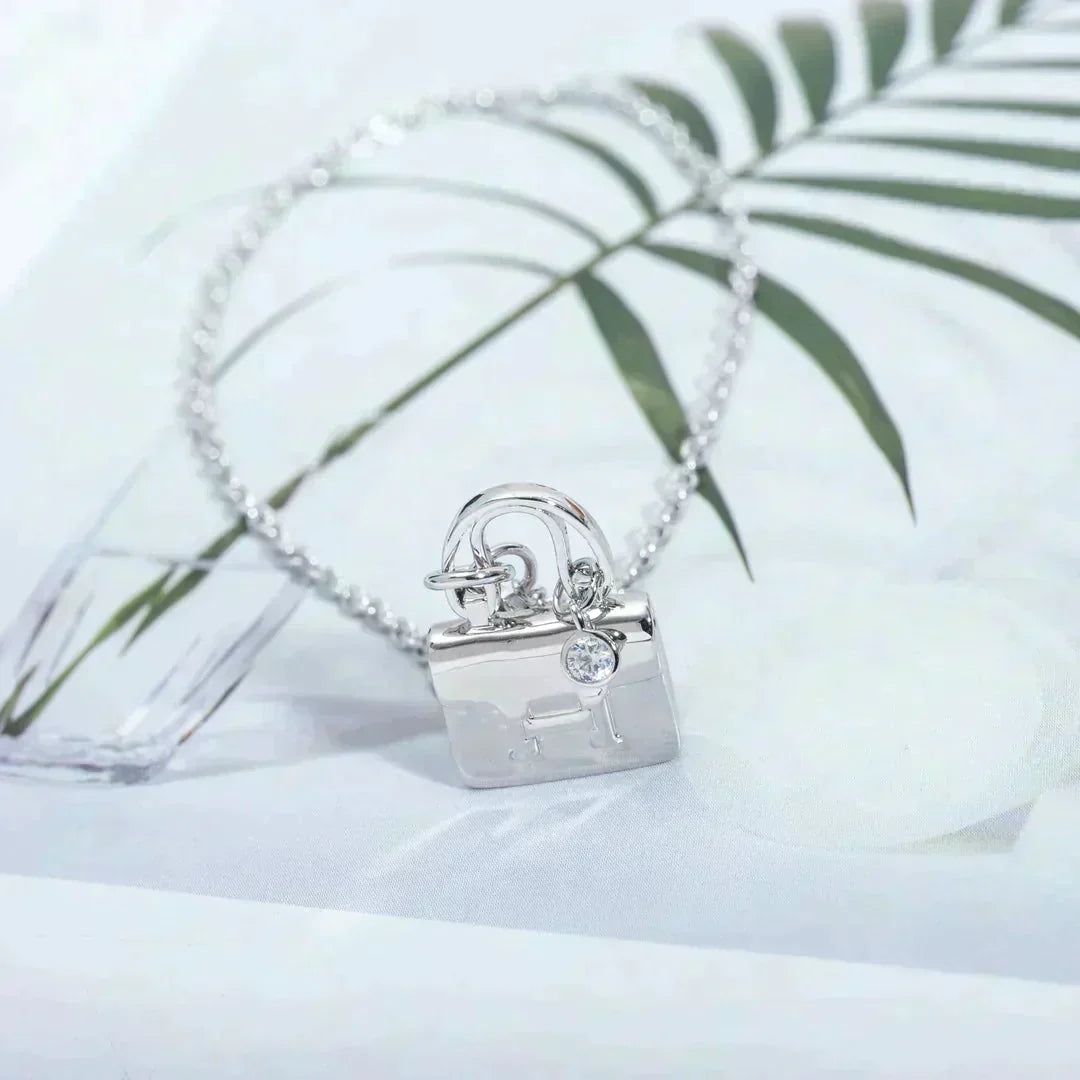[⭐JeweliWhal]AMULETTE PEDANT SILVER NECKLACE