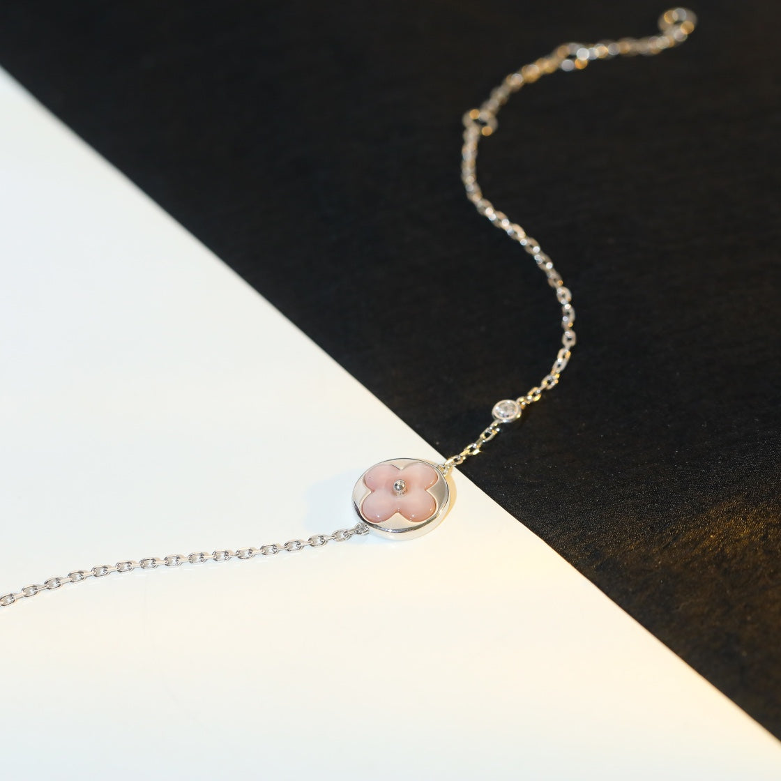 [⭐JeweliWhal]SUN MOTIF PINK MOP SILVER BRACELET
