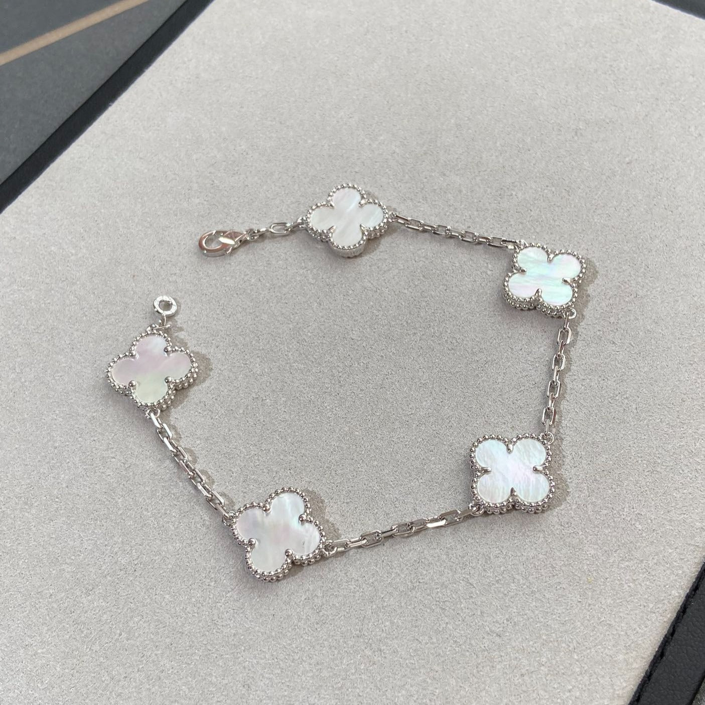 [⭐JeweliWhal]CLOVER WHITE PEARL MOP 5 MOTIF BRACELET COLLECTION