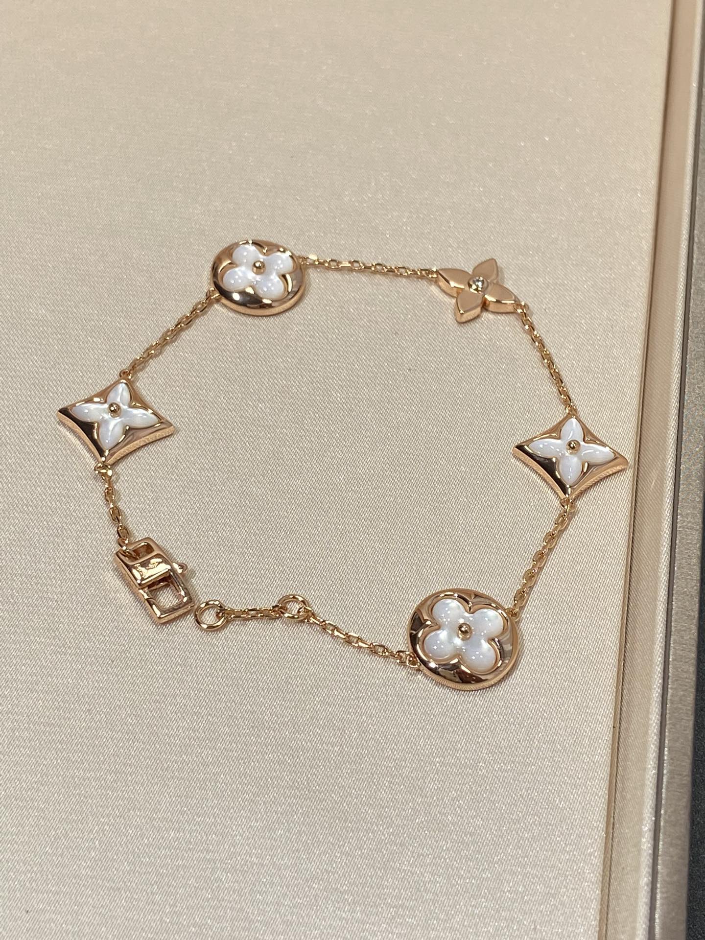 [⭐JeweliWhal]STAR AND SUN 5 MOTIF MOP PINK GOLD BRACELET