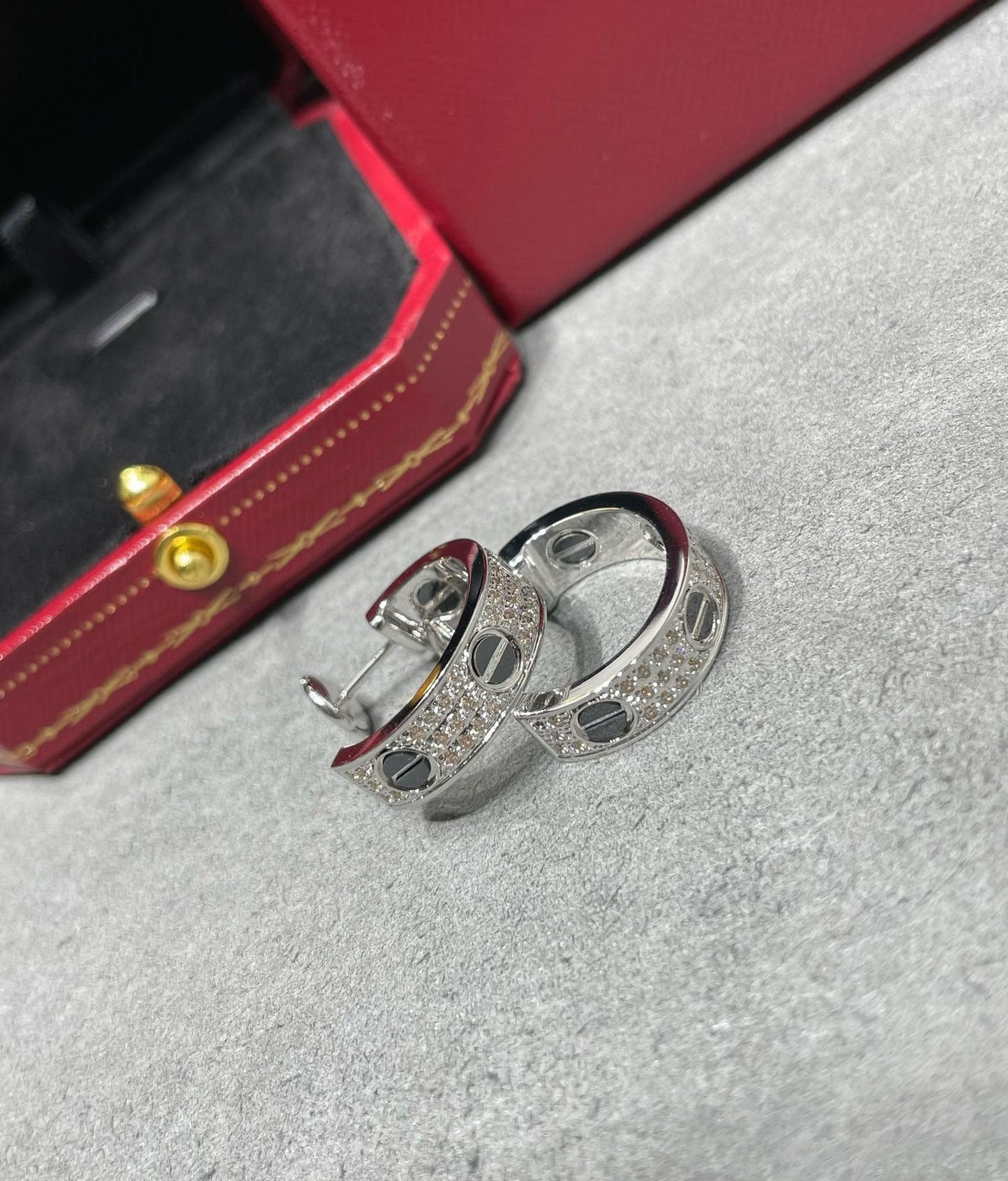 [⭐JeweliWhal]LOVE CERAMIC DIAMOND PAVED SILVER EARRINGS
