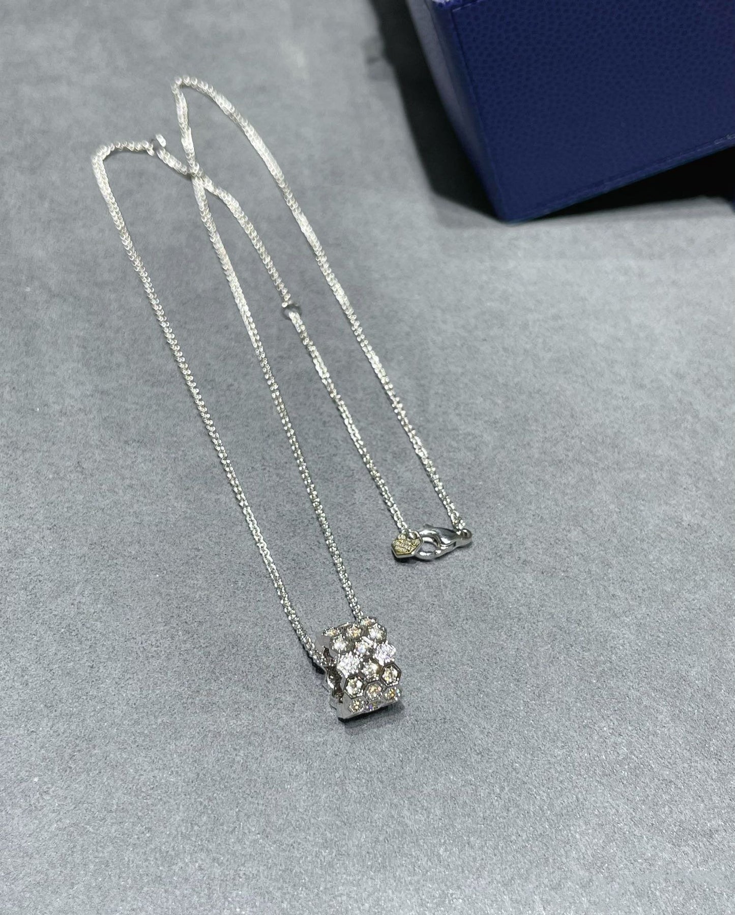 [⭐JeweliWhal]BEE LOVE DIAMOND PAVED 3 ROW NECKLACE