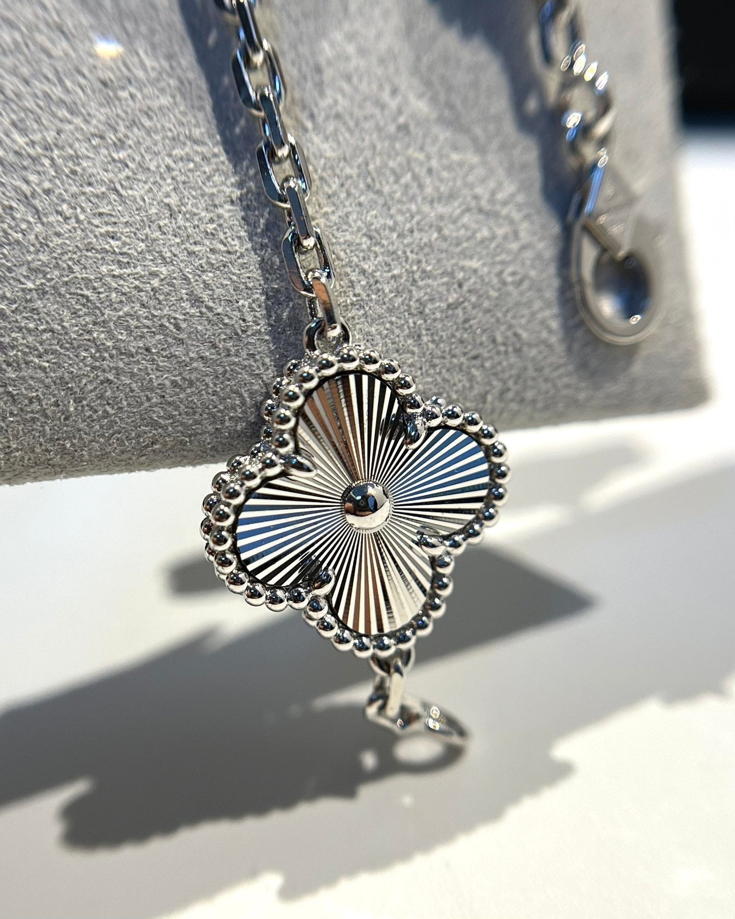 [⭐JeweliWhal] CLOVER 5 MOTIF LASER BRACELET COLLECTION