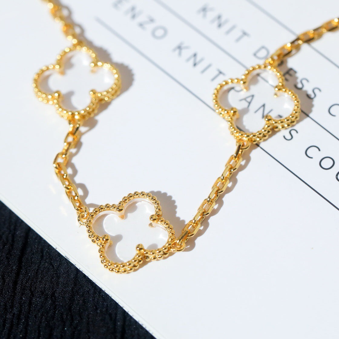 [⭐JeweliWhal]CLOVER 5 MOTIF ROCK CRYSTAL BRACELET