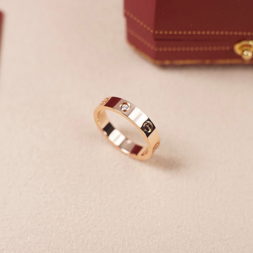 [⭐JeweliWhal]LOVE 4MM 1 DIAMOND RING