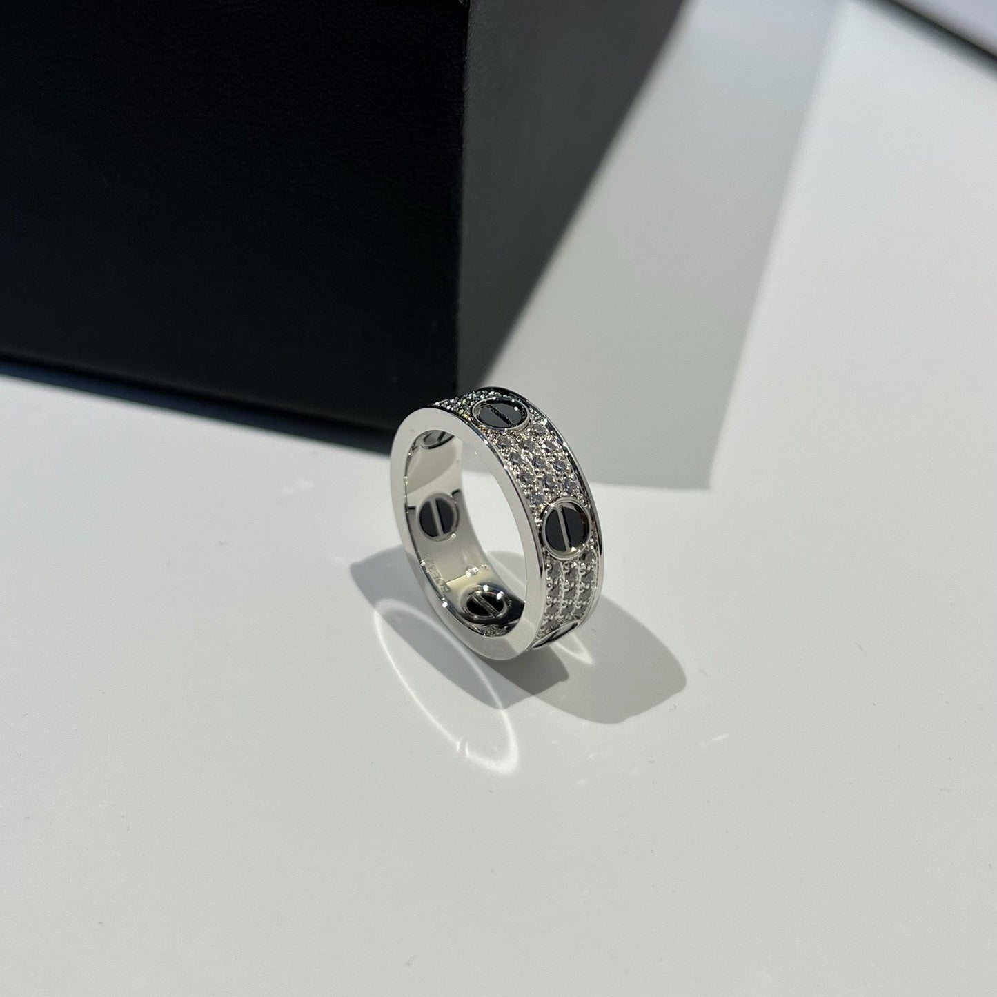 [⭐JeweliWhal]LOVE RING 5.5MM DIAMONDS PAVED CERAMIC